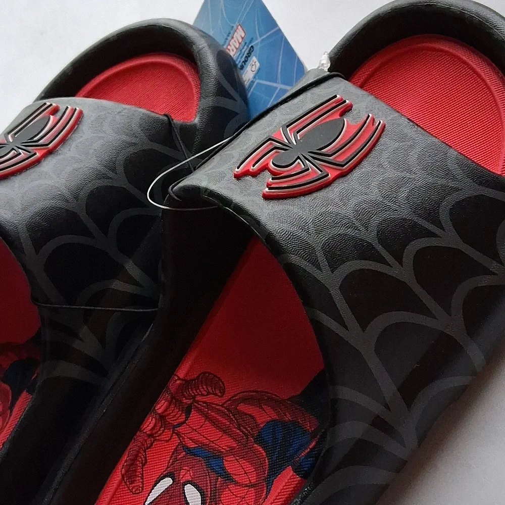NWT Kids Spiderman Marvel slides. Size 3